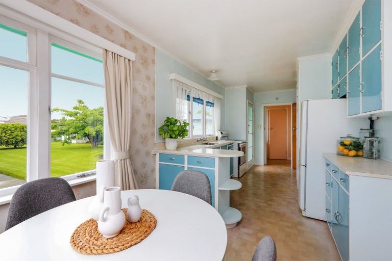 Photo of property in 10 Neeve Road, Taradale, Napier, 4112