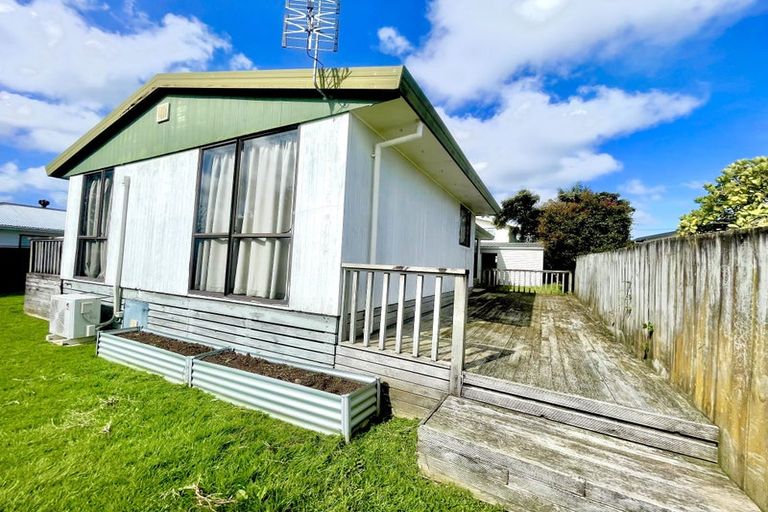 Photo of property in 2/84 Lynwood Road, New Lynn, Auckland, 0600