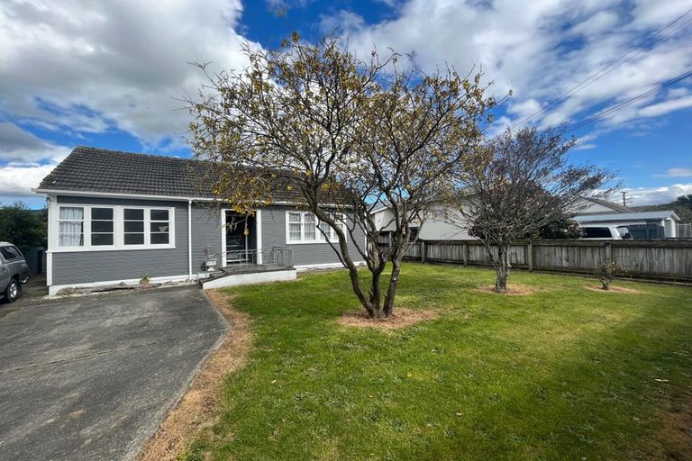 Photo of property in 6 Churton Crescent, Taita, Lower Hutt, 5011