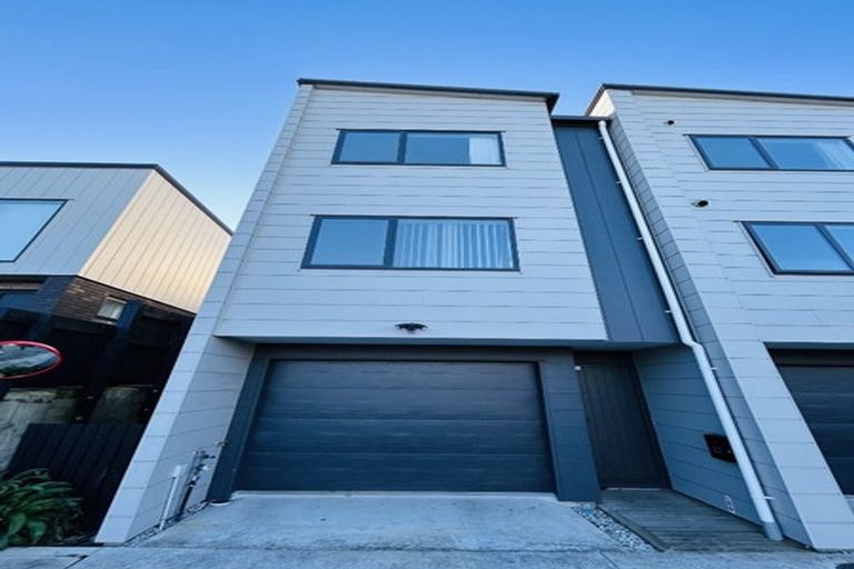 Photo of property in 22 Tukari Lane, Mangere Bridge, Auckland, 2022