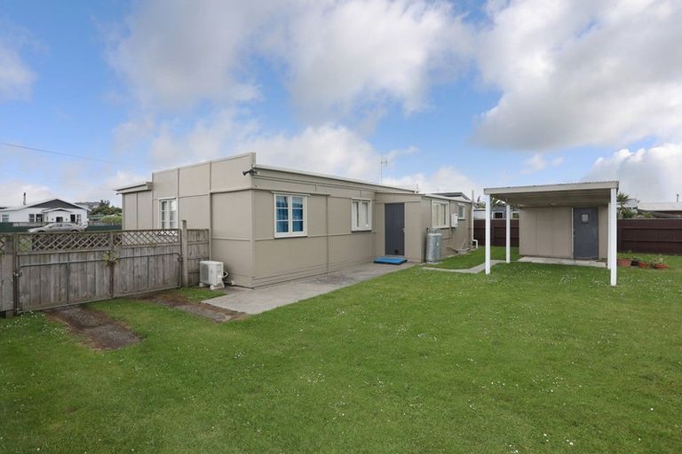 Photo of property in 18 Linklater Avenue, Foxton Beach, Foxton, 4815