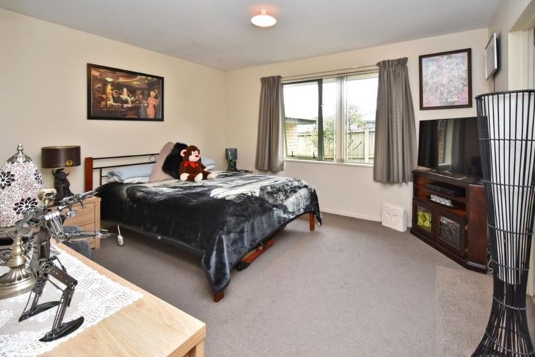 Photo of property in 65 Orlando Crescent, Waimairi Beach, Christchurch, 8083