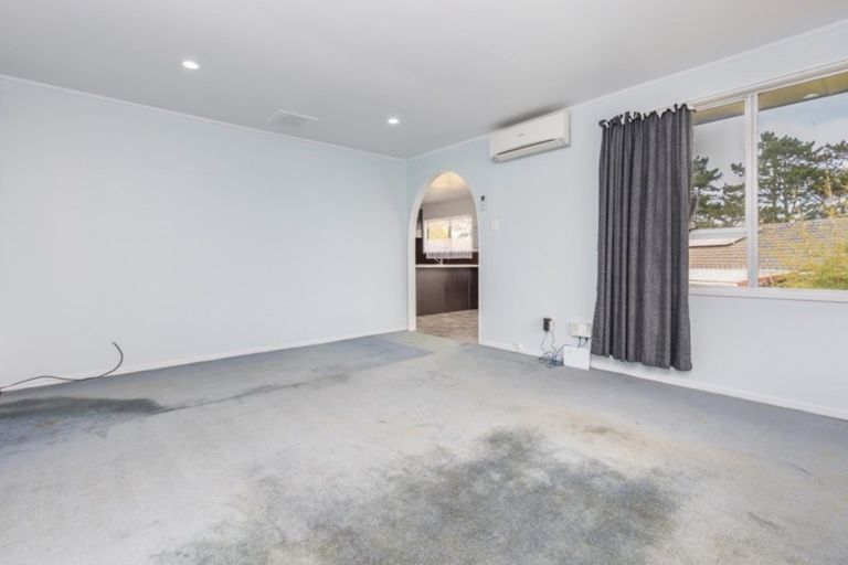 Photo of property in 48 Glenbervie Crescent, Massey, Auckland, 0614
