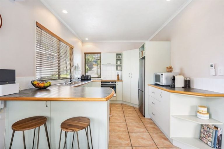 Photo of property in 1/12 Phillip Parade, Forrest Hill, Auckland, 0620