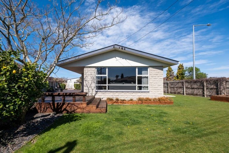 Photo of property in 39 Inwoods Road, Parklands, Christchurch, 8083