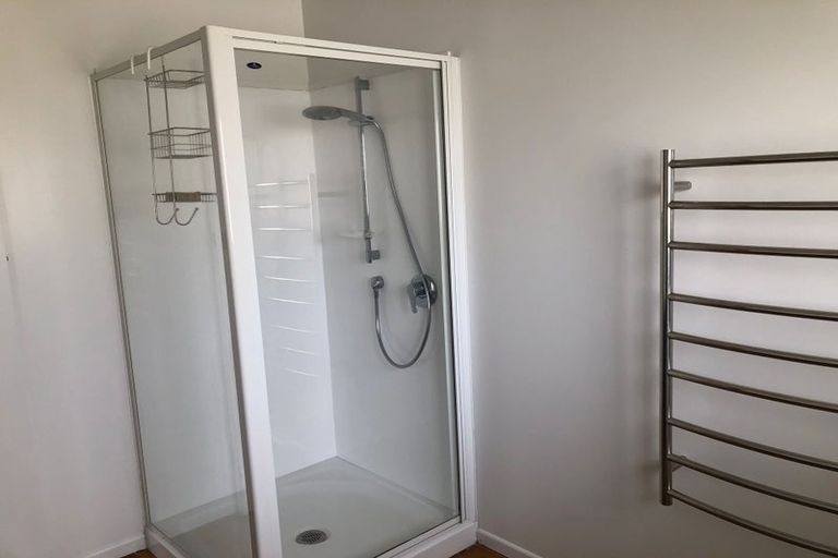 Photo of property in 12 Albert Road, Kelston, Auckland, 0602