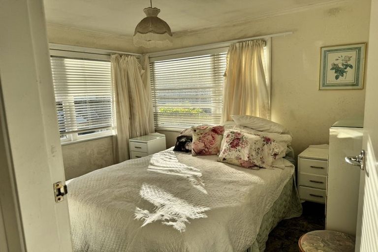 Photo of property in 20 Sovereign Place, Glenfield, Auckland, 0629