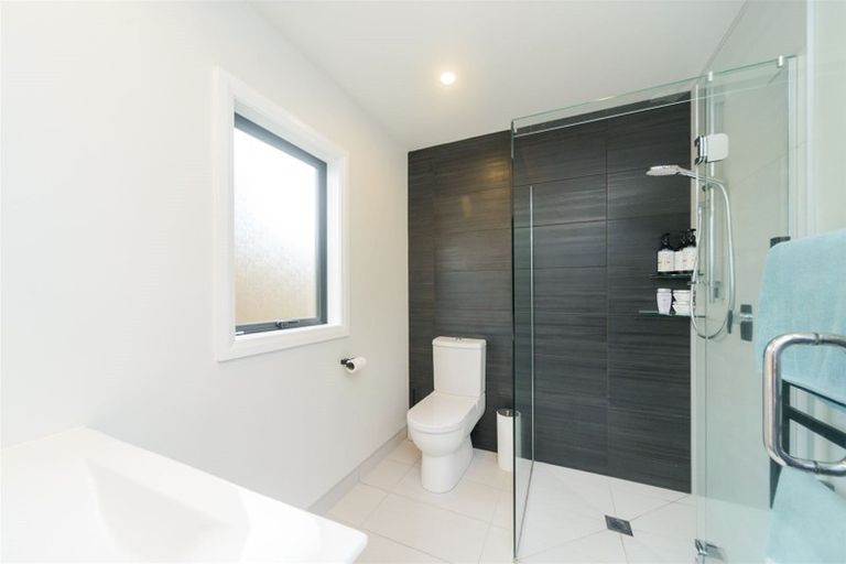 Photo of property in 114 Johnstone Drive, Fitzherbert, Palmerston North, 4410