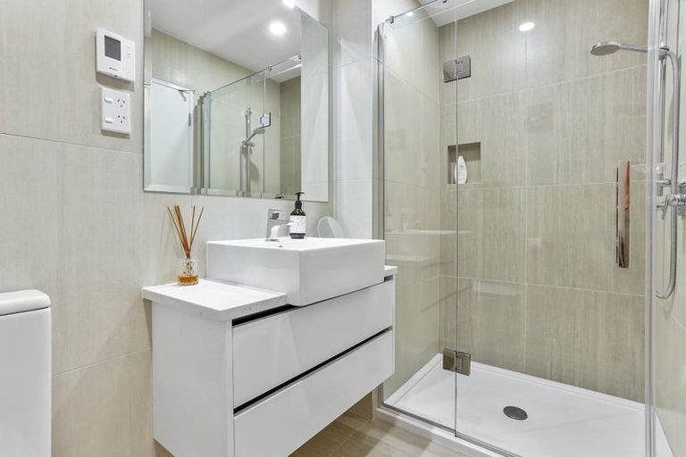 Photo of property in 74e Langana Avenue, Browns Bay, Auckland, 0630