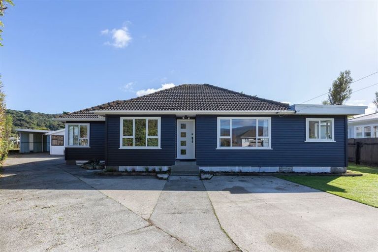 Photo of property in 4 Russell Road, Wainuiomata, Lower Hutt, 5014