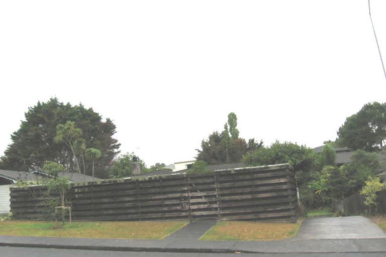 Photo of property in 41 Lavery Place, Sunnynook, Auckland, 0632