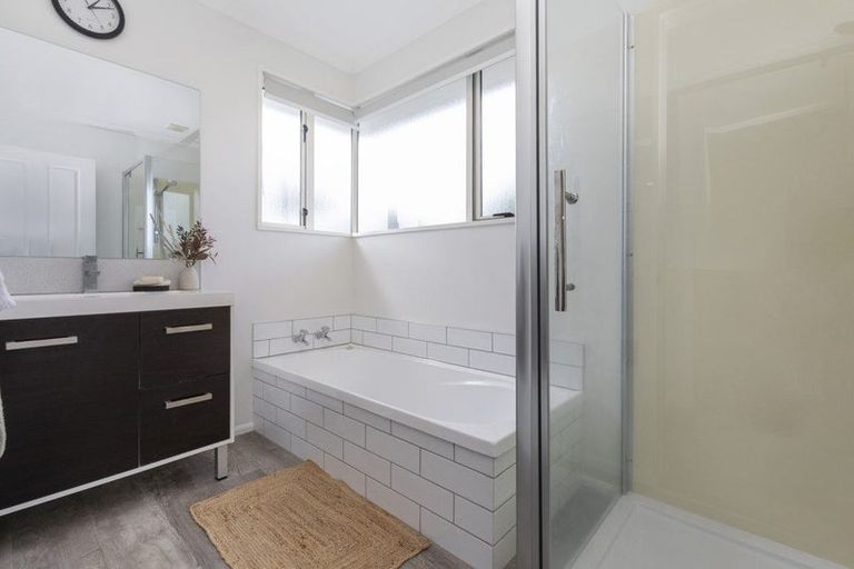 Photo of property in 1 Oaktree Lane, Bishopdale, Christchurch, 8053