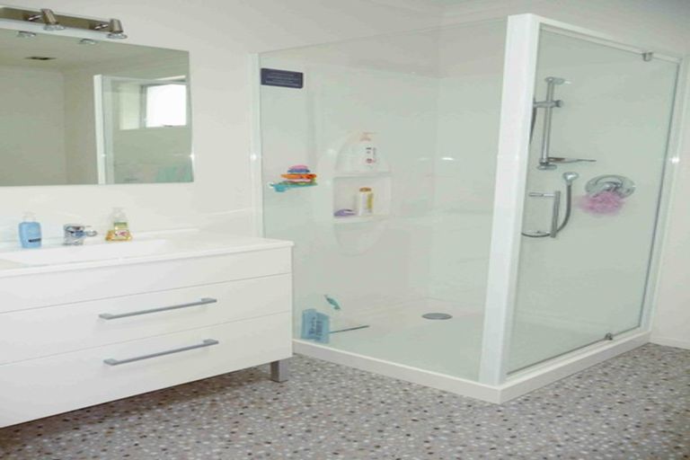 Photo of property in 2/237 Courtenay Street, Strandon, New Plymouth, 4312