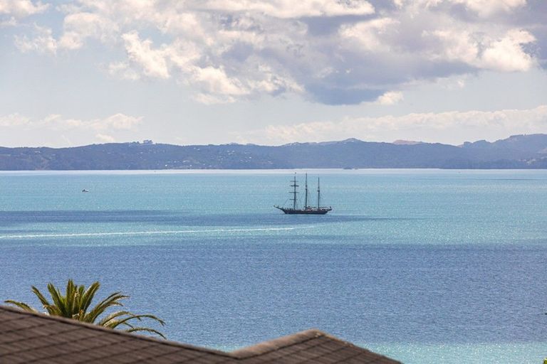 Photo of property in 1b Burford Place, Mellons Bay, Auckland, 2014