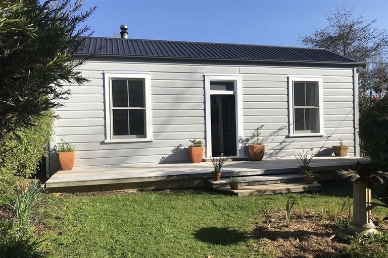 Photo of property in 9 Grammar Street, Kimbolton, 4777