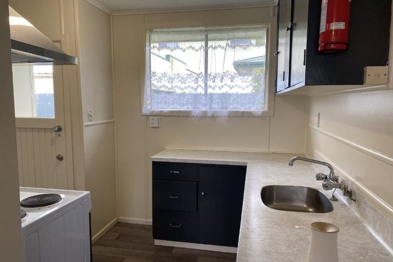 Photo of property in 2/806 Lyell Street, Akina, Hastings, 4122