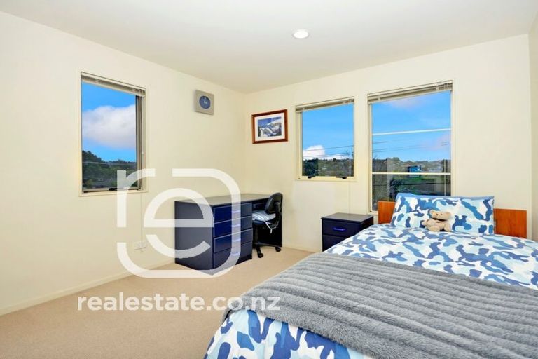Photo of property in 2/48 Glencoe Road, Browns Bay, Auckland, 0630