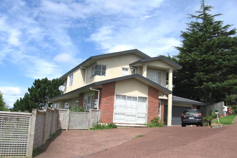 Photo of property in 42 Lorikeet Place, Unsworth Heights, Auckland, 0632