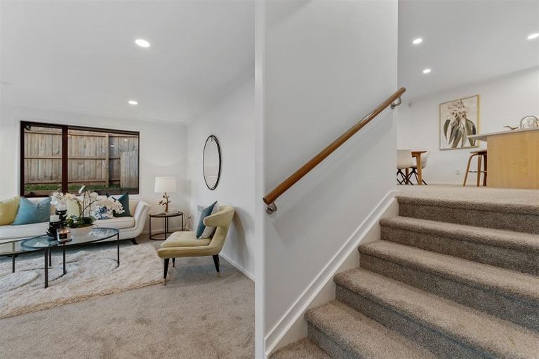 Photo of property in 5 Marbella Crescent, Oteha, Auckland, 0632