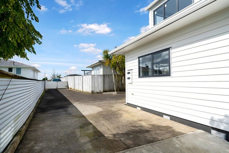 Photo of property in 4190a Great North Road, Glendene, Auckland, 0602
