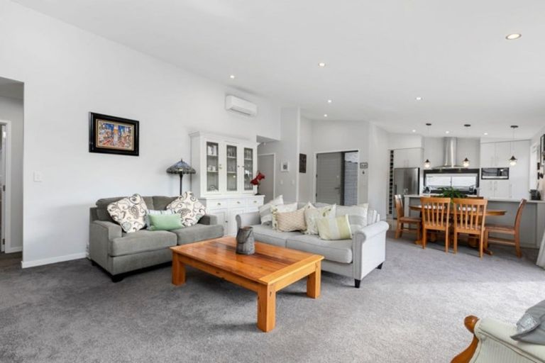 Photo of property in 29 Rochfort Crescent, Pyes Pa, Tauranga, 3112