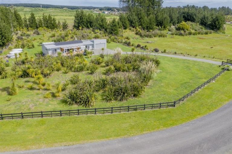 Photo of property in 8 Mowhia Grove, Waitarere, Levin, 5510