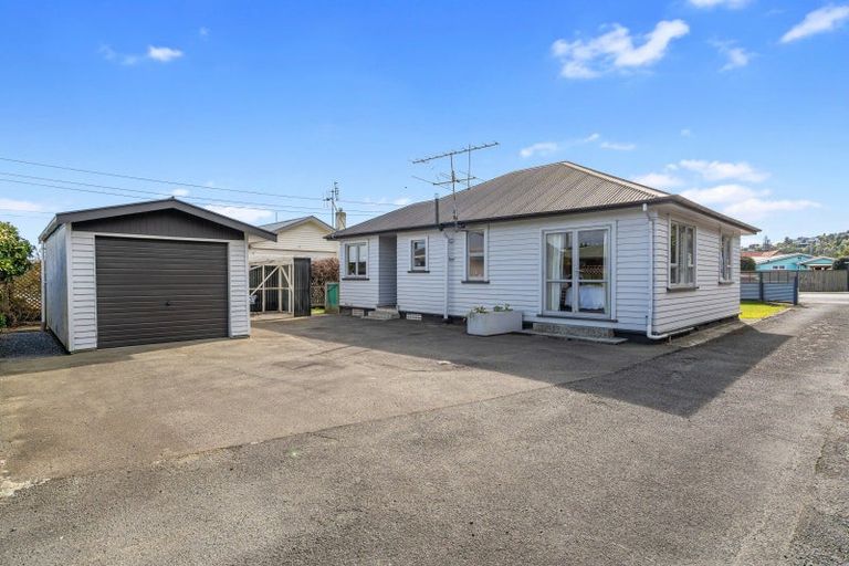 Photo of property in 5 Parkers Road, Tahunanui, Nelson, 7011