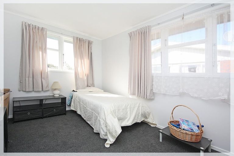 Photo of property in 42 Robinson Crescent, Westbrook, Palmerston North, 4412