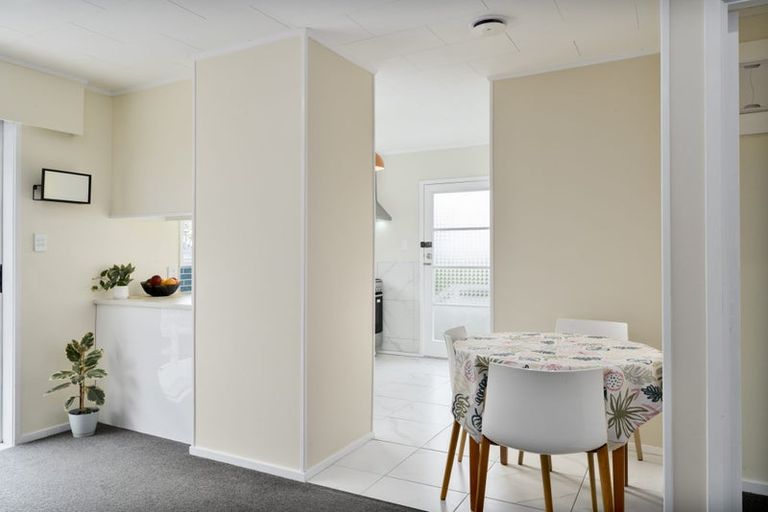 Photo of property in 2/27 Spence Road, Henderson, Auckland, 0612