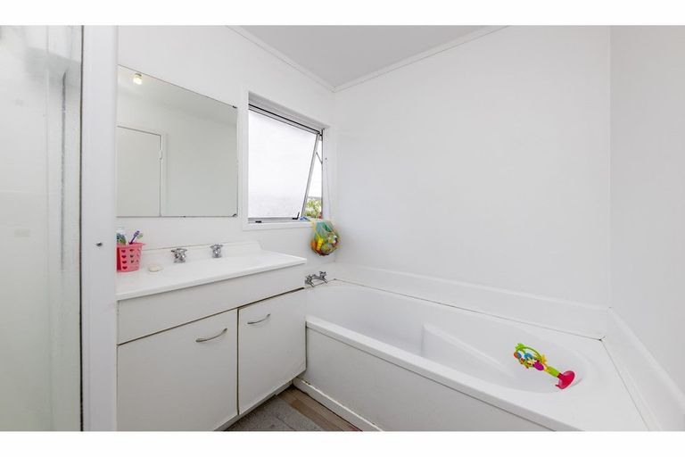 Photo of property in 32 Tamworth Close, Manurewa, Auckland, 2102