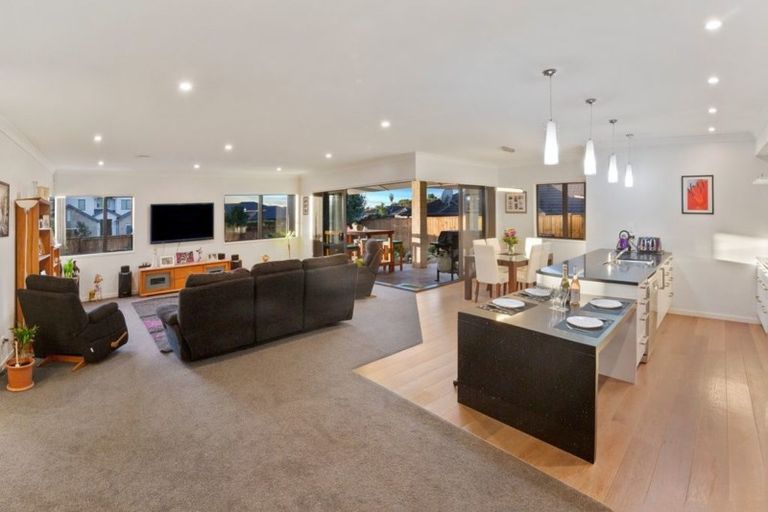 Photo of property in 32 Parkhaven Drive, Rosehill, Papakura, 2113