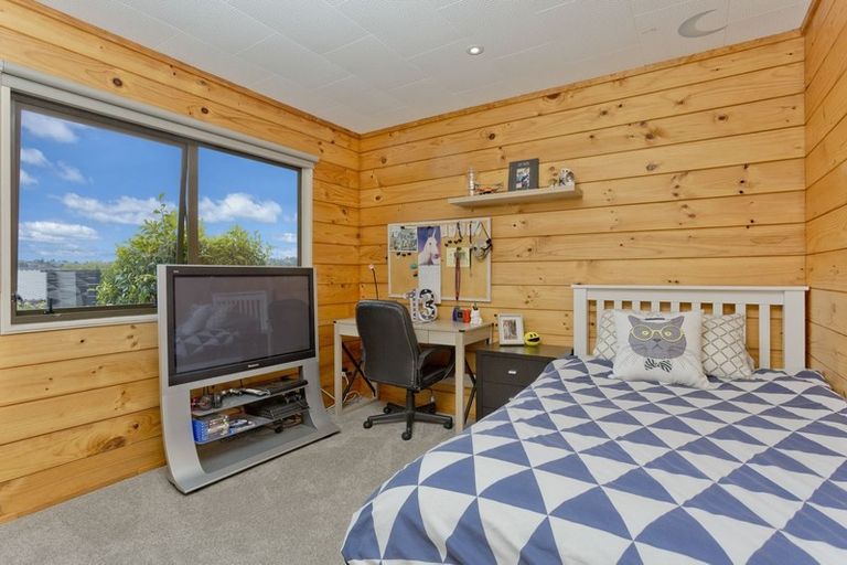 Photo of property in 2/41 Browns Bay Road, Browns Bay, Auckland, 0630