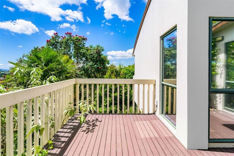 Photo of property in 327c Glenfield Road, Glenfield, Auckland, 0629