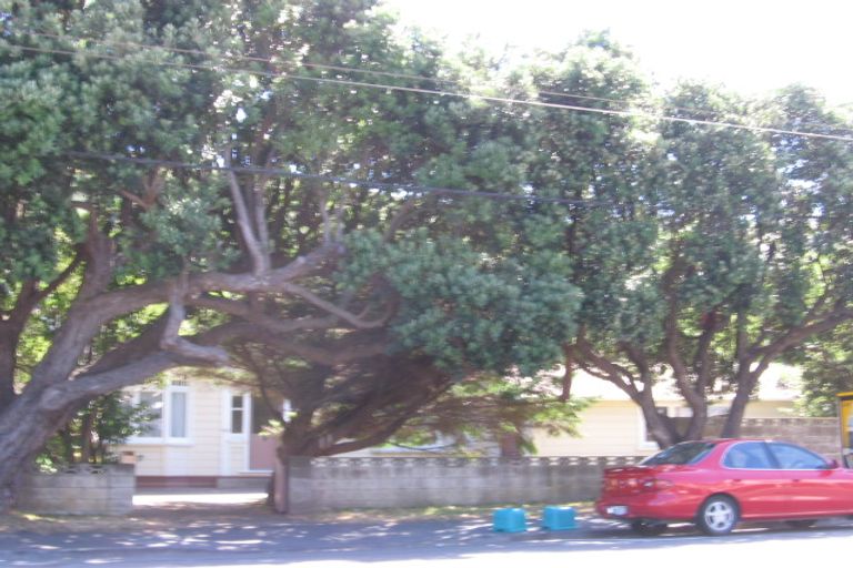 Photo of property in 150 The Parade, Island Bay, Wellington, 6023