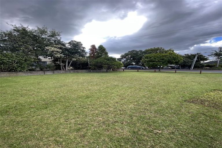 Photo of property in 1 Rewarewa Road, Te Atatu Peninsula, Auckland, 0610