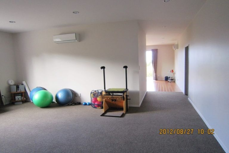 Photo of property in 42 Borneo Drive, Fairview Heights, Auckland, 0632