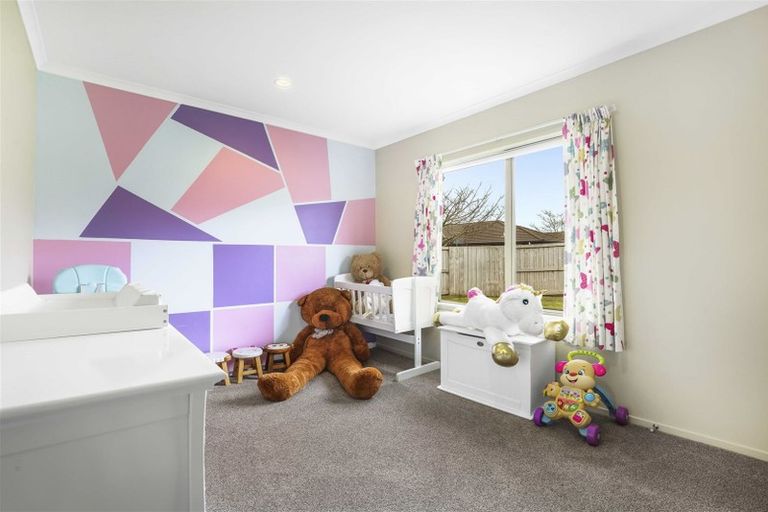 Photo of property in 6 Holly Place, Rototuna North, Hamilton, 3210