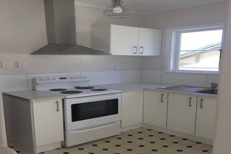 Photo of property in 168 Sutherland Road, Lyall Bay, Wellington, 6022