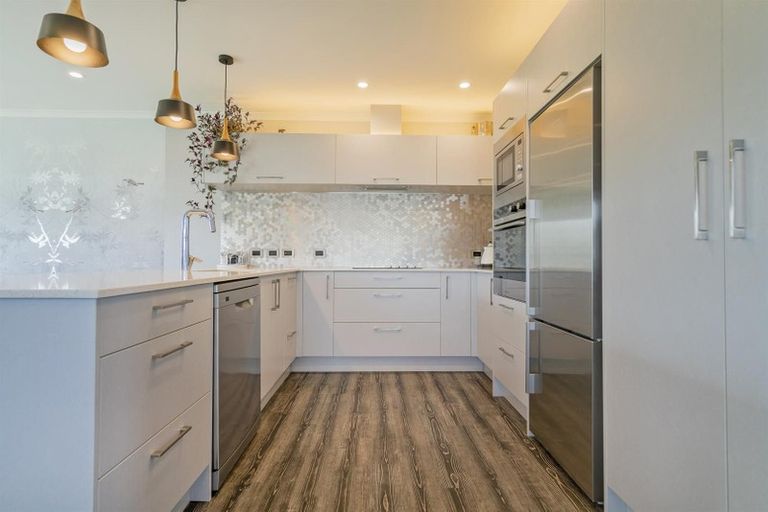 Photo of property in 2 Oscar Place, Whitianga, 3510