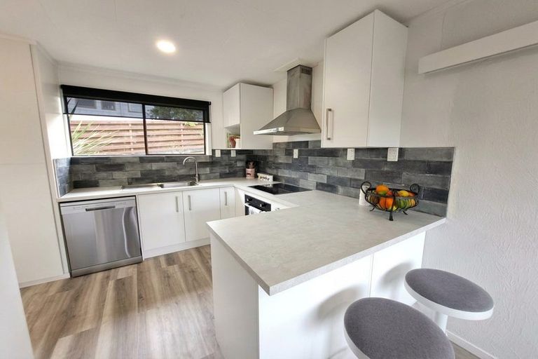 Photo of property in 12 Wilkinson Way, Browns Bay, Auckland, 0630