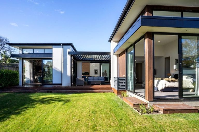 Photo of property in 59 Straven Road, Riccarton, Christchurch, 8011