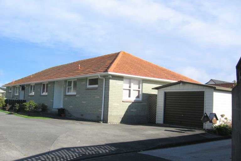 Photo of property in 8a Heather Grove, Fairfield, Lower Hutt, 5011