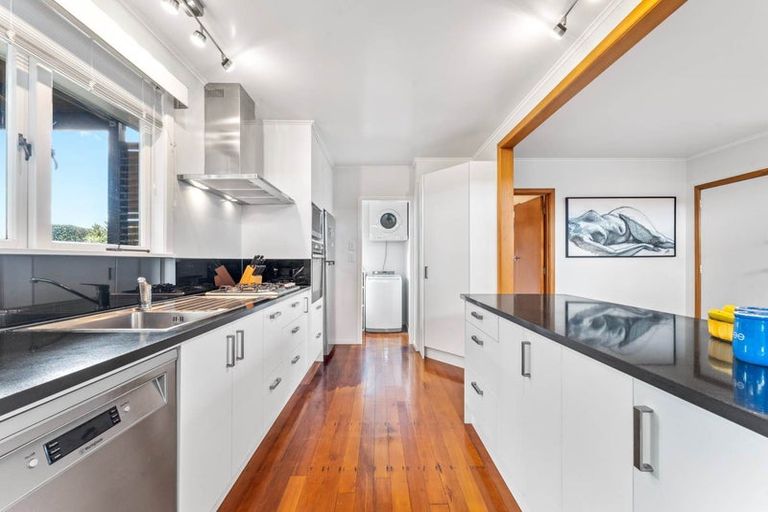 Photo of property in 6 Clinton Avenue, Te Atatu Peninsula, Auckland, 0610