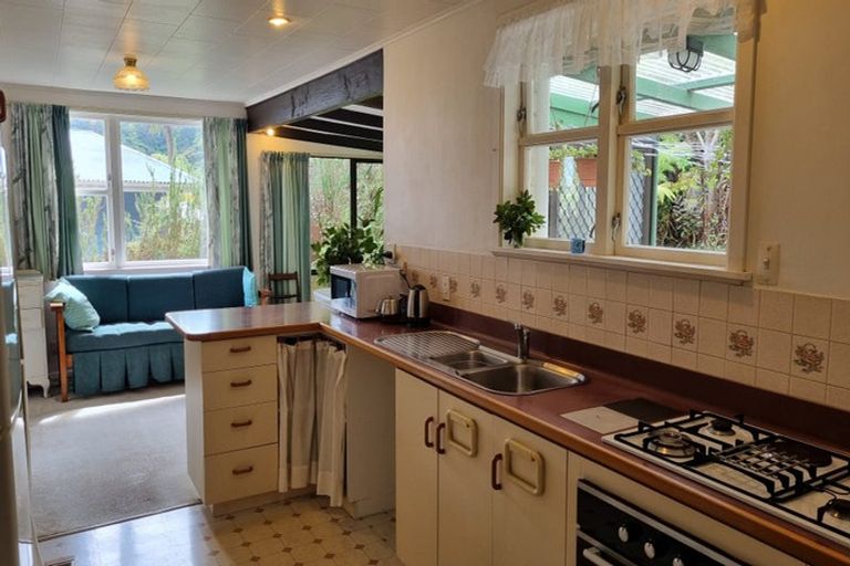 Photo of property in 4 Bella Grove, Naenae, Lower Hutt, 5011