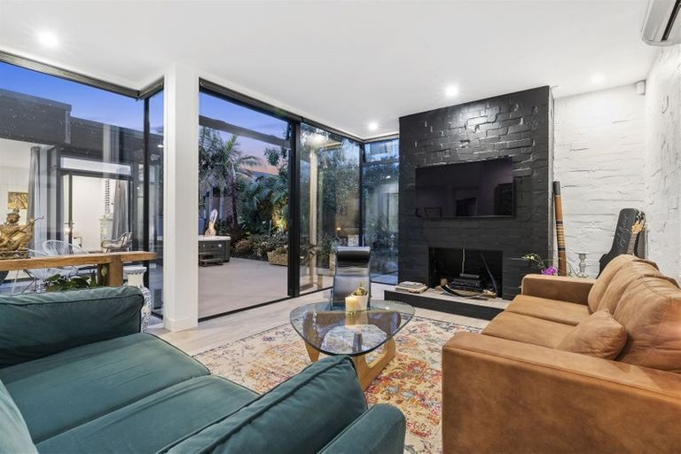 Photo of property in 2/7 Northumberland Avenue, Hauraki, Auckland, 0622