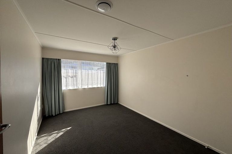 Photo of property in 21 Kendal Grove, Wainuiomata, Lower Hutt, 5014