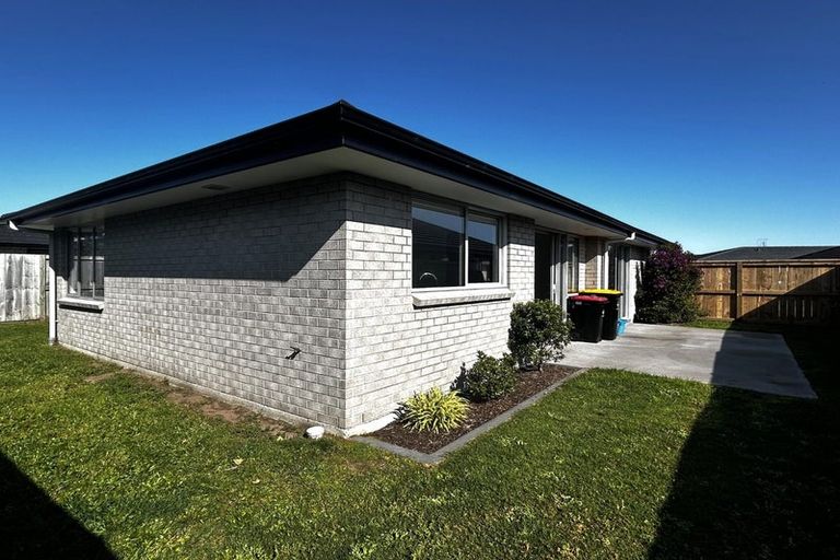 Photo of property in 17 Komata Crescent, Papamoa Beach, Papamoa, 3118