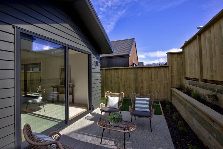 Photo of property in 32 Shelduck Road, Jacks Point, 9371