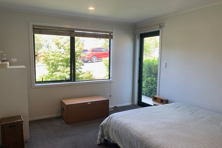 Photo of property in 1 Woodfern Crescent, Titirangi, Auckland, 0604