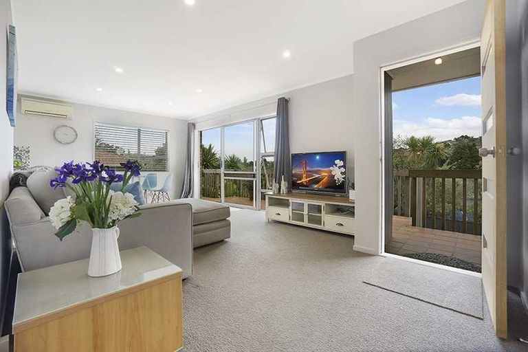 Photo of property in 1/17 Sandiacre Way, Browns Bay, Auckland, 0630